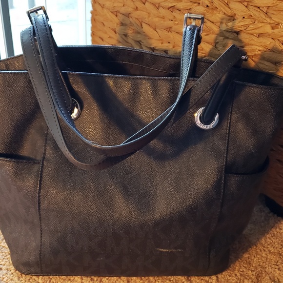 Michael Kors handbag - Picture 2 of 3